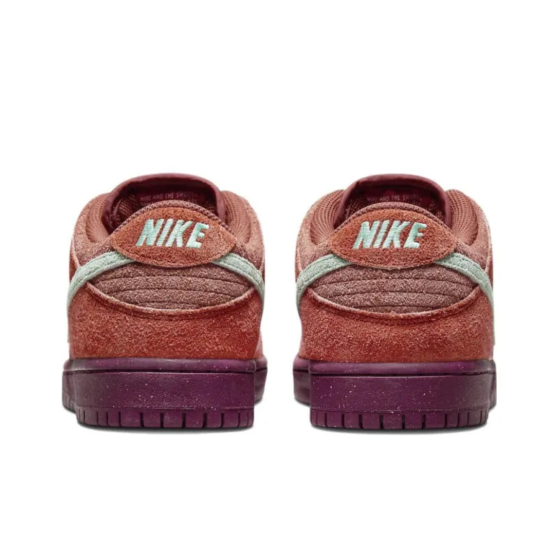 SB Dunk Low Mystic Red