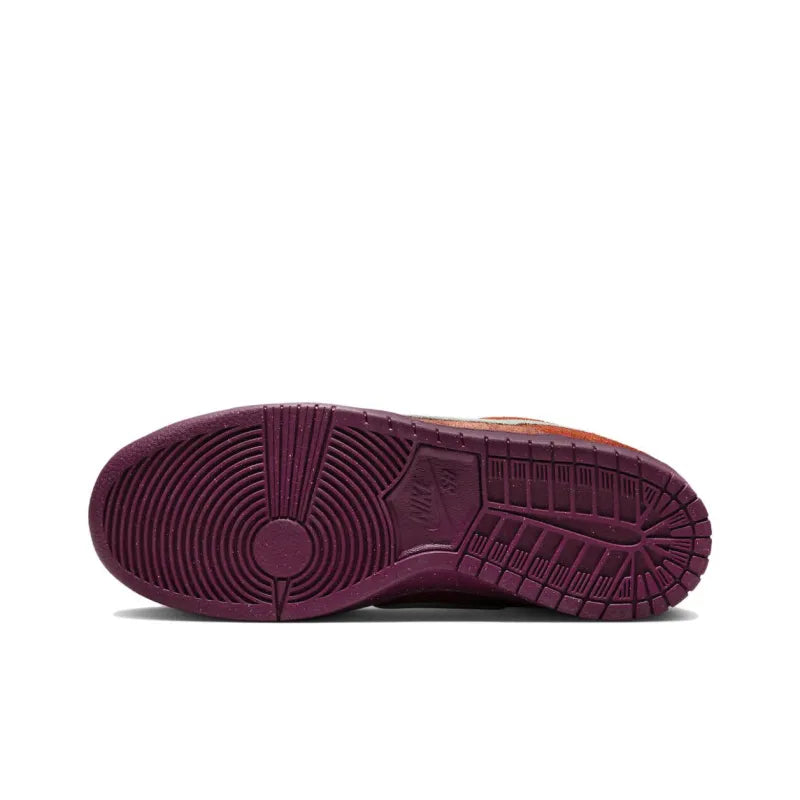 SB Dunk Low Mystic Red