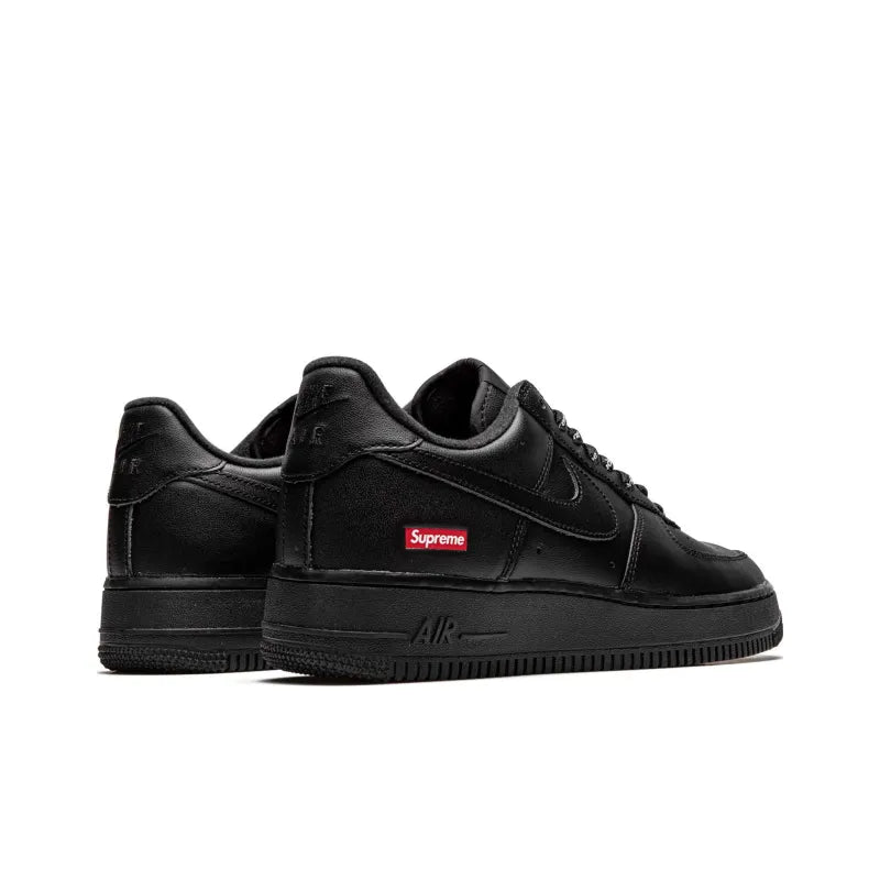 Nike Air Force 1 Supreme Triple Black